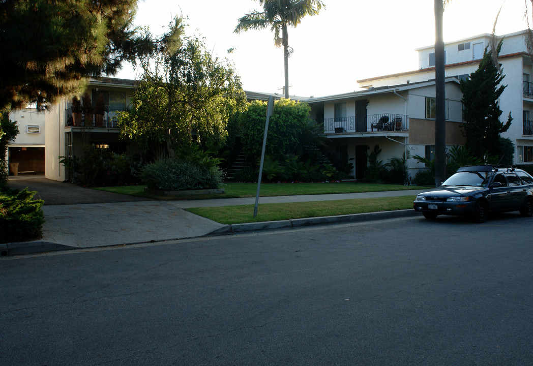 412 Corona Del Mar in Santa Barbara, CA - Foto de edificio