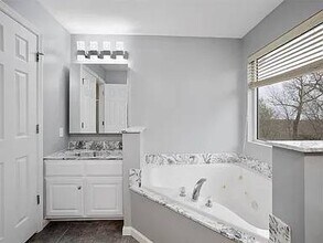 963 Shadow Pine Dr in Fenton, MO - Building Photo - Building Photo