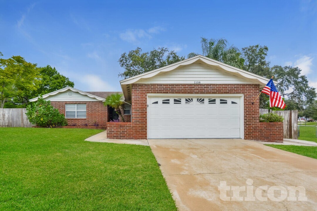 1108 Fountainhead Dr in Deltona, FL - Building Photo