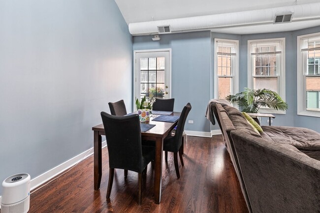 811 W Superior St in Chicago, IL - Building Photo - Building Photo