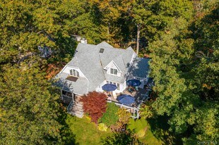 3600 Rocky Point Rd in East Marion, NY - Building Photo