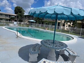 7401 Pines Blvd, Unit 209 in Pembroke Pines, FL - Building Photo - Building Photo