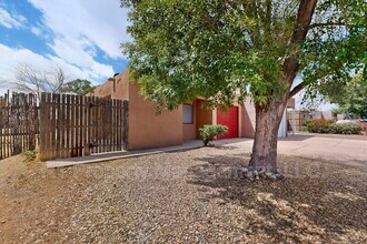 222 Shannon Pl NW in Albuquerque, NM - Building Photo - Building Photo