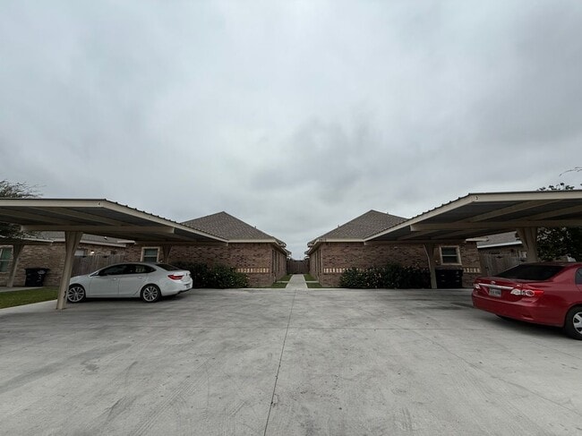 2713 E Eisenhower Ave