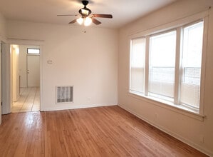 5435 S Hermitage Ave, Unit 2 in Chicago, IL - Building Photo - Building Photo