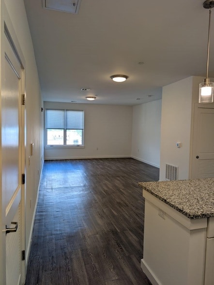 687 Ocean Ave, Unit 505 in Jersey City, NJ - Building Photo - Building Photo