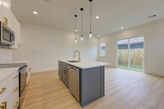 4029 Knoxville St, Unit B in Houston, TX - Building Photo - Building Photo