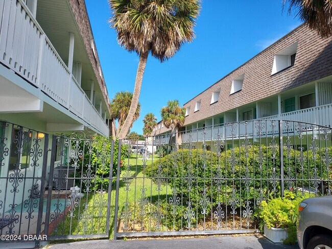55 Vining Ct in Ormond Beach, FL - Foto de edificio - Building Photo