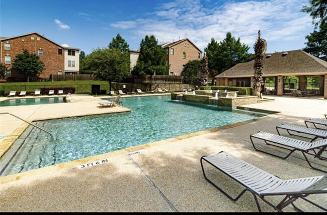 460 Hunt Dr in Lewisville, TX - Building Photo - Building Photo