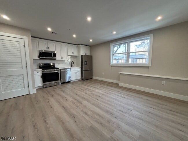 136 Elm St in Newark, NJ - Building Photo - Building Photo