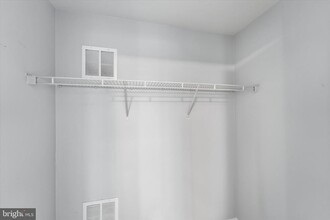 2425 Huntington Park Dr in Alexandria, VA - Building Photo - Building Photo