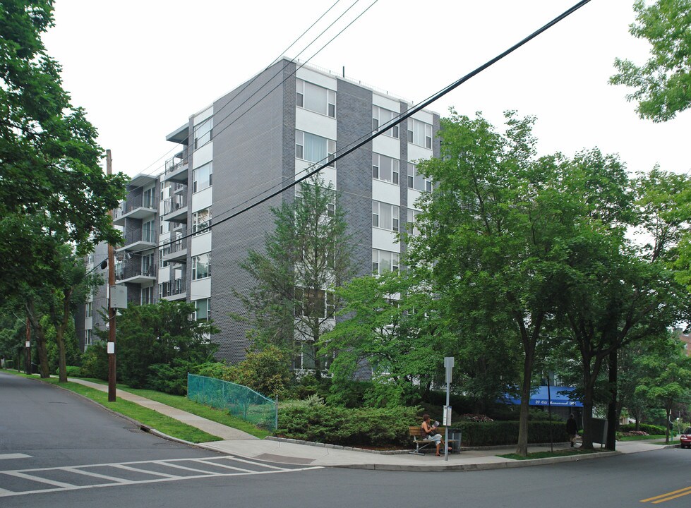 Crystal Towers in White Plains, NY - Building Photo