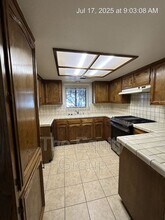 722 S Linwood St in Visalia, CA - Building Photo - Building Photo