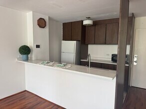 1050 Kinau St, Unit 506 in Honolulu, HI - Building Photo - Building Photo