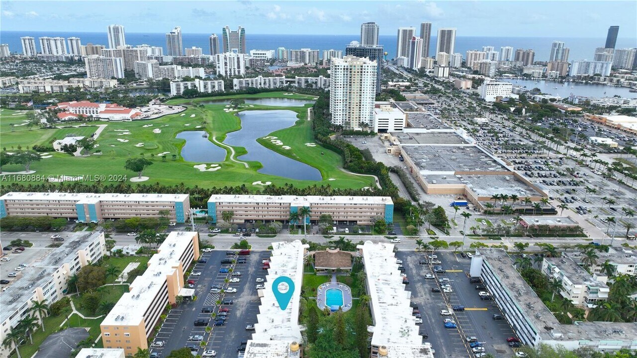 201 NE 14th Ave in Hallandale Beach, FL - Building Photo