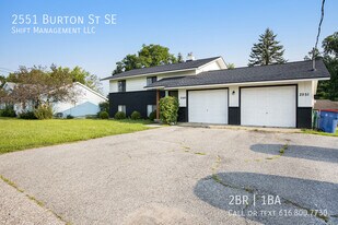 2551 Burton St SE in Grand Rapids, MI - Building Photo
