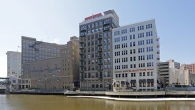 730 N Plankinton Ave in Milwaukee, WI - Building Photo - Building Photo