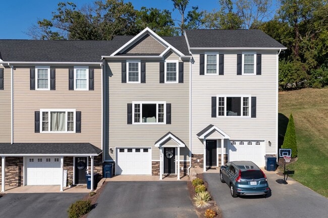 property at 1206 Bluemoon Dr