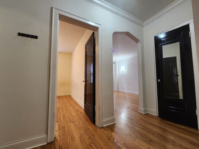 2724 W Farragut Ave in Chicago, IL - Building Photo - Building Photo