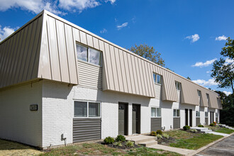 Saratoga Place Apartments & Townhomes in Erlanger, KY - Foto de edificio - Building Photo