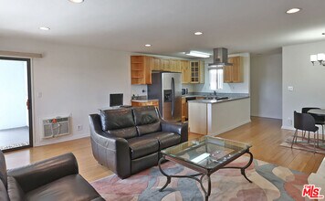 1930 N Vermont Ave in Los Angeles, CA - Building Photo - Building Photo