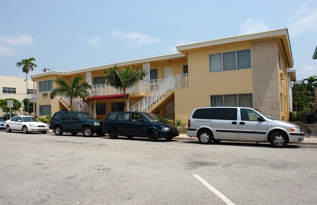 525 79th St in Miami Beach, FL - Foto de edificio - Building Photo