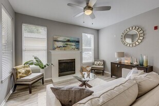 15023 SW Millikan Way in Beaverton, OR - Building Photo