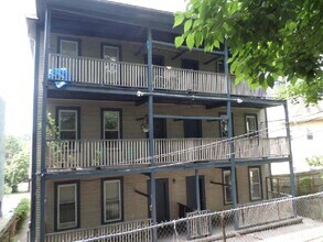 108 Hyde Park Ave, Unit 1 in Boston, MA - Building Photo - Building Photo