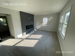 1186 Hilltop Dr in Akron, OH - Building Photo - Building Photo