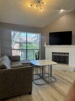 3130 Walnut Bend Ln in Houston, TX - Building Photo