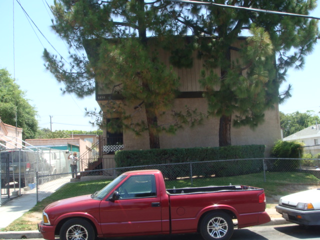 6830 Gentry Ave in North Hollywood, CA - Building Photo - Building Photo