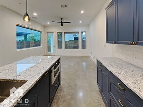 2310 S 3rd St in Austin, TX - Building Photo - Building Photo