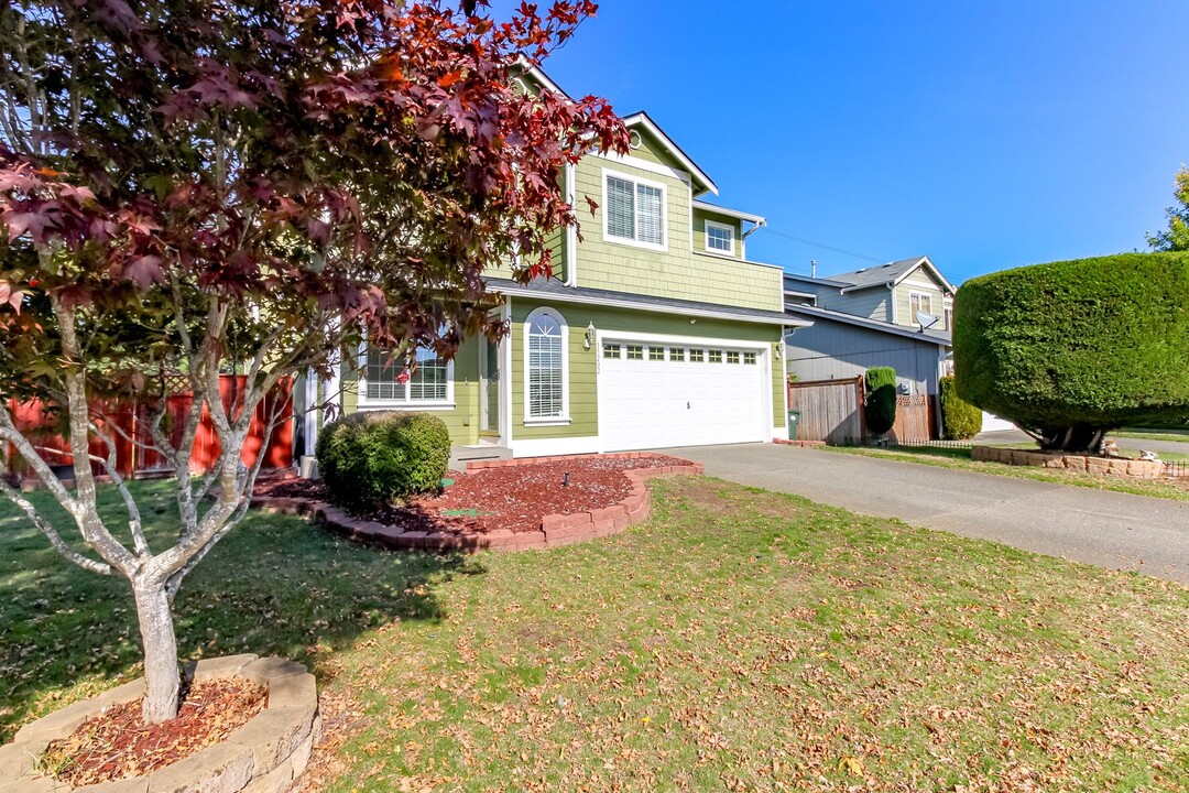 15202 Carter Loop SE in Yelm, WA - Building Photo