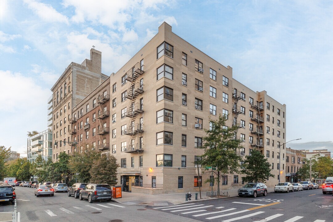 35 Eastern Pky in Brooklyn, NY - Building Photo