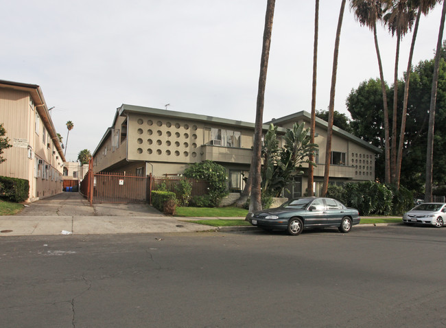 1826 N. Harvard Blvd in Los Angeles, CA - Foto de edificio - Building Photo