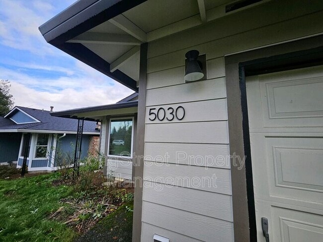 5030 NE Roselawn St in Portland, OR - Building Photo - Building Photo