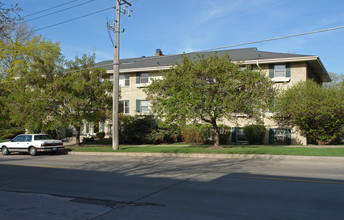 Highland Terrace Apartments in St. Paul, MN - Building Photo - Building Photo