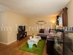 9619 Outlook Dr in Overland Park, KS - Building Photo - Building Photo