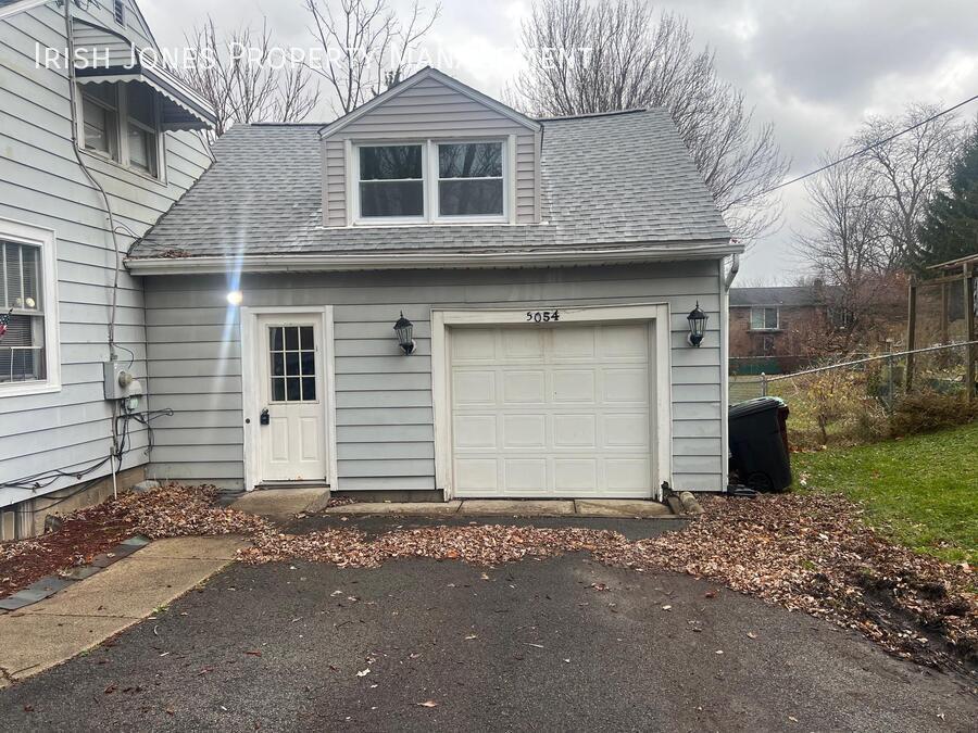 5054 Armor Duells Rd-Unit -Garage Apartment in Orchard Park, NY - Building Photo