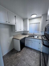 328 Marguerite Ave in Newport Beach, CA - Building Photo - Building Photo