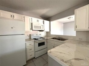 7 N 11th St in McAllen, TX - Building Photo - Building Photo