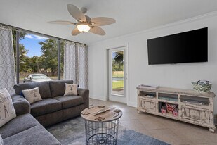 2046 Beach Blvd in Biloxi, MS - Building Photo