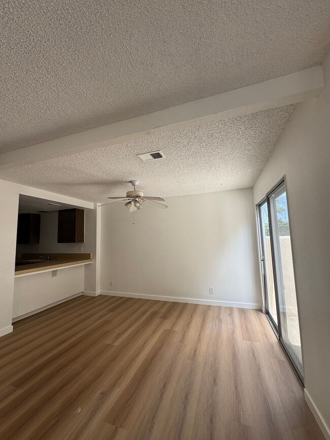 19082 Sloop Cir in Huntington Beach, CA - Foto de edificio - Building Photo