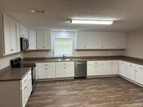5015 Lillian Hwy in Pensacola, FL - Foto de edificio - Building Photo