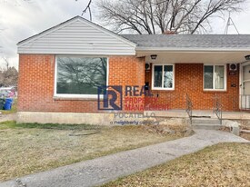 141 Toponce Dr in Pocatello, ID - Building Photo