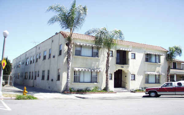 820 Cedar Ave in Long Beach, CA - Building Photo - Building Photo