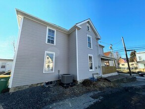 215-217 Cleveland Ave in Waynesboro, PA - Building Photo - Building Photo