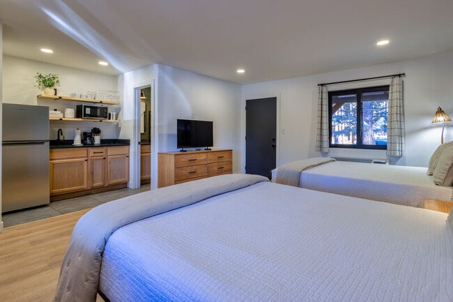 property at 1078 E White Mountain Blvd
