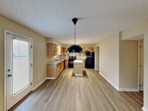 522 Hunnicut Dr in Reynoldsburg, OH - Building Photo - Building Photo