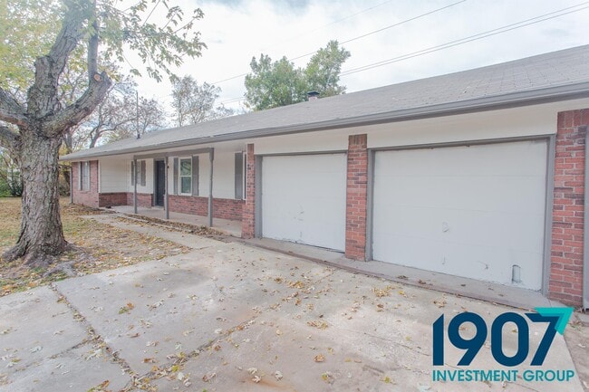 property at 1524 Oakcliff Rd